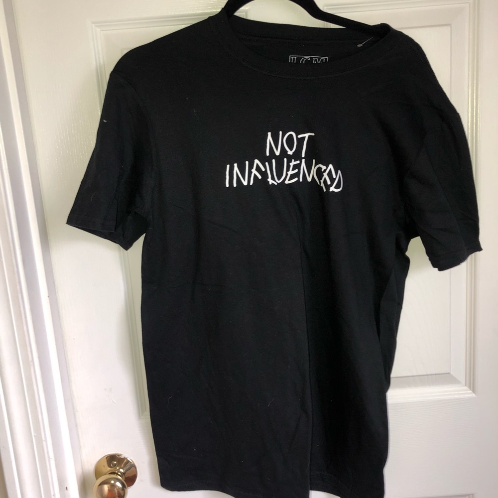 Men’s ‘Non Influenced’ graffic tee medium